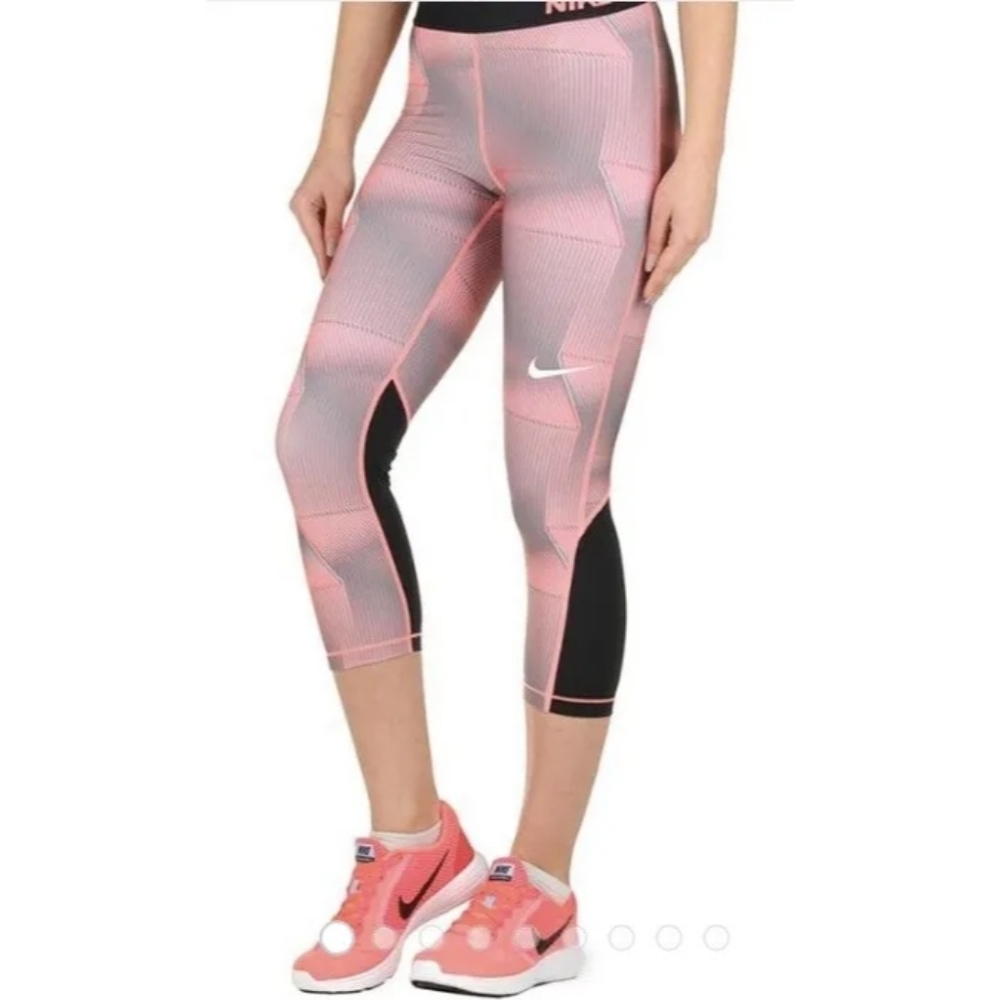 Nike Pro Cool Pyramid Capri Leggings, Size S